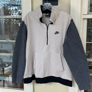 Nike Men’s xl quarter zip sweatshirt tan, gray & black. Front pouch pocket.